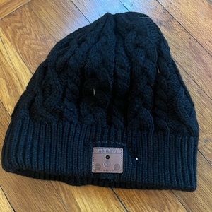 ASIILOVI Black Bluetooth Beanie